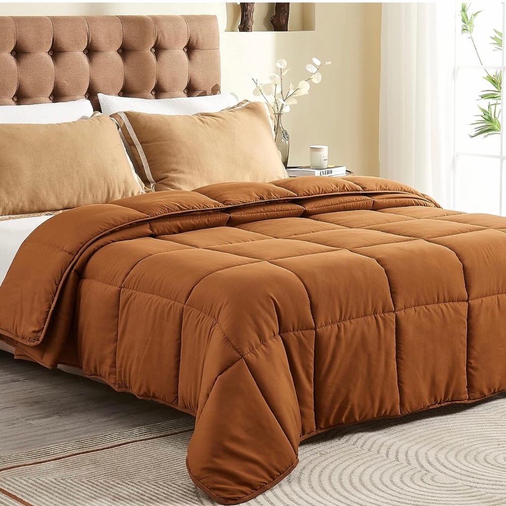 Quilted Comforter Insert Ginger Queen 90x90” Down Alternative Machine Washable